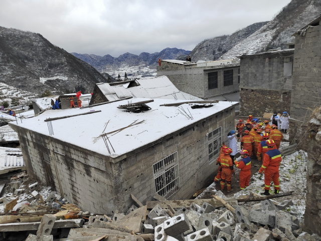 κατολίσθηση στην κίνα: 11 νεκροί, «κούρσα με τον χρόνο» για να βρεθούν επιζώντες