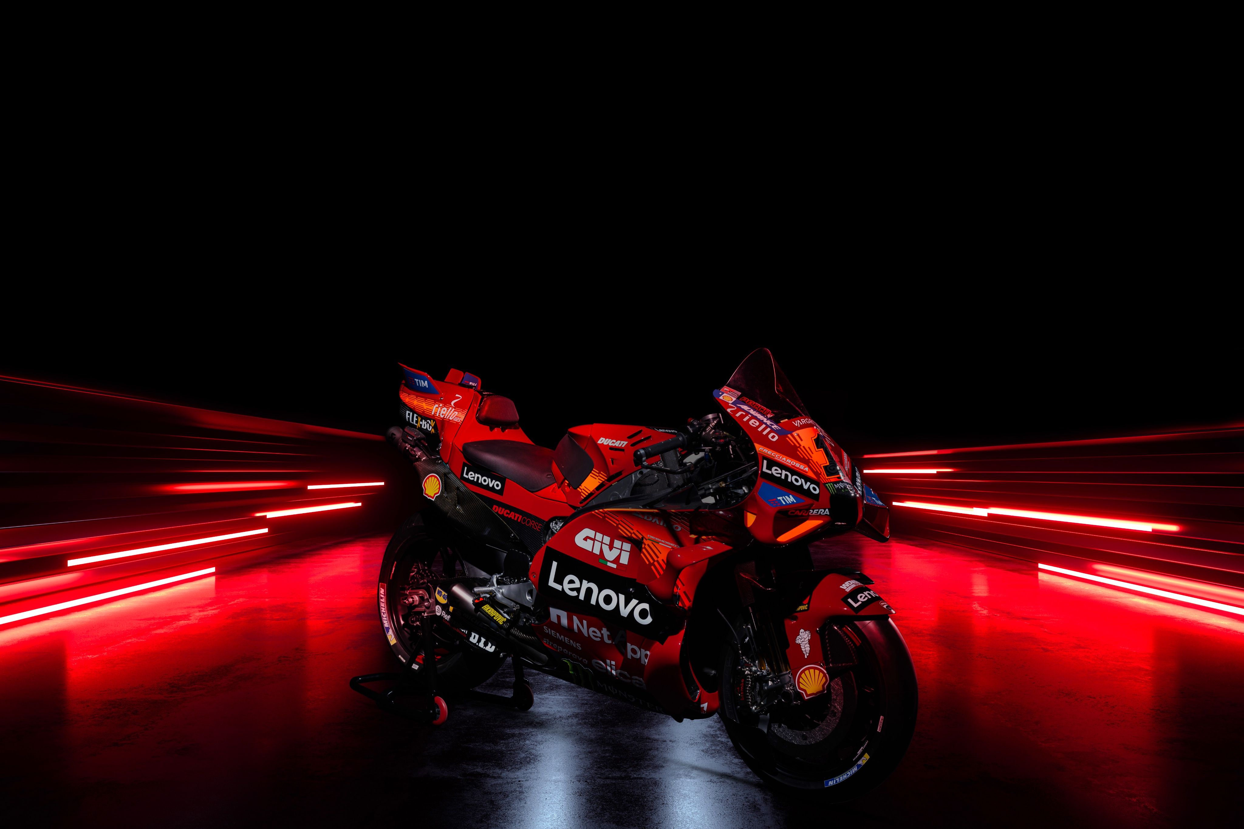 Livery tim Ducati Lenovo MotoGP 2024, bersama Pecco Bagnaia dan Enea Bastia...