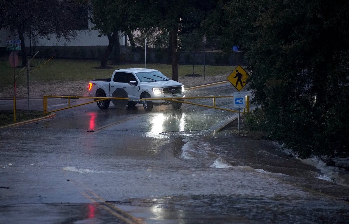 Deluge of rain causes flooding in Austin