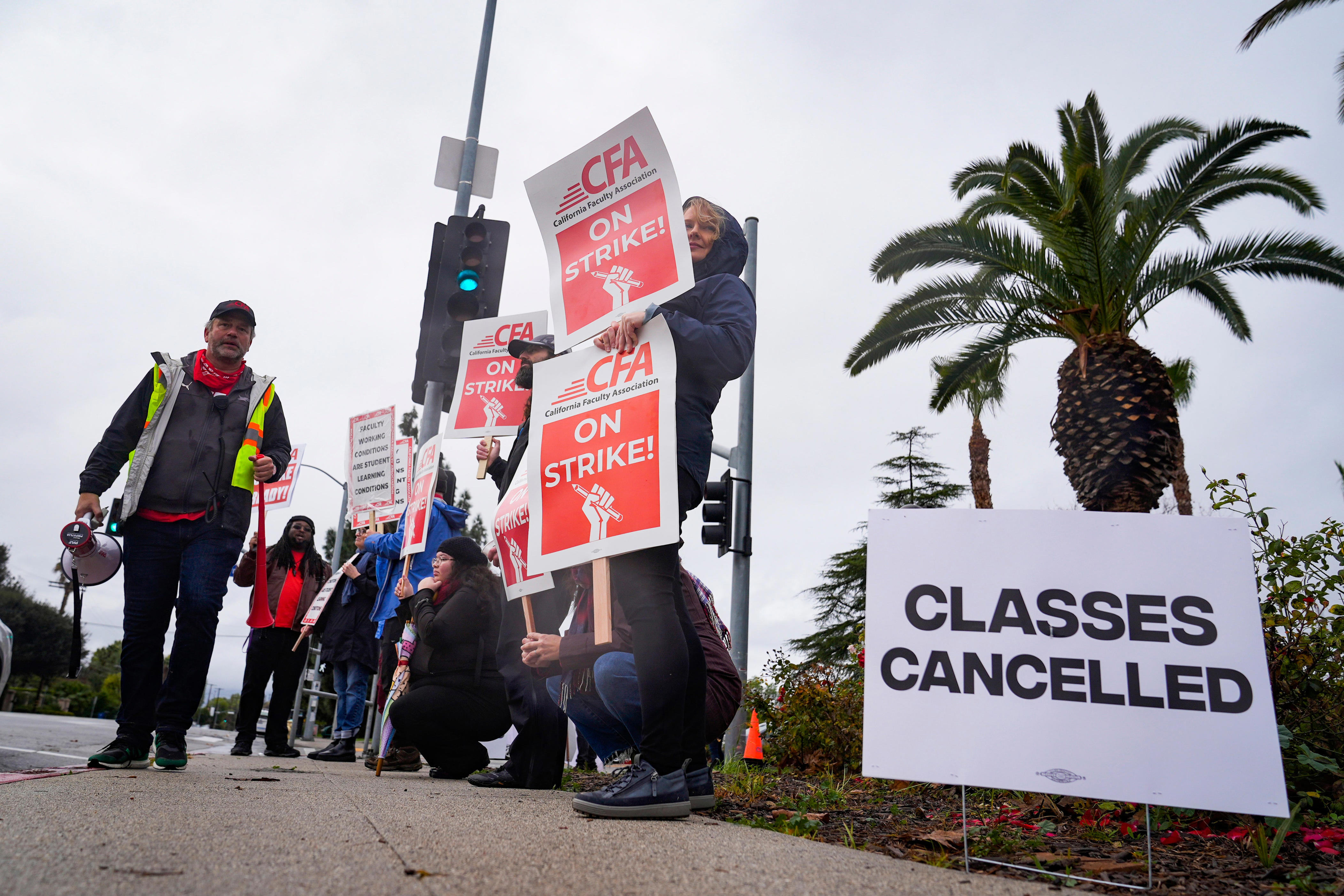 california state university faculty reach tentative deal, end one-day strike