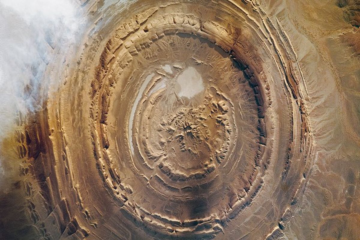 origins of mysterious 'eye of the sahara' shrouded in geological conspiracy
