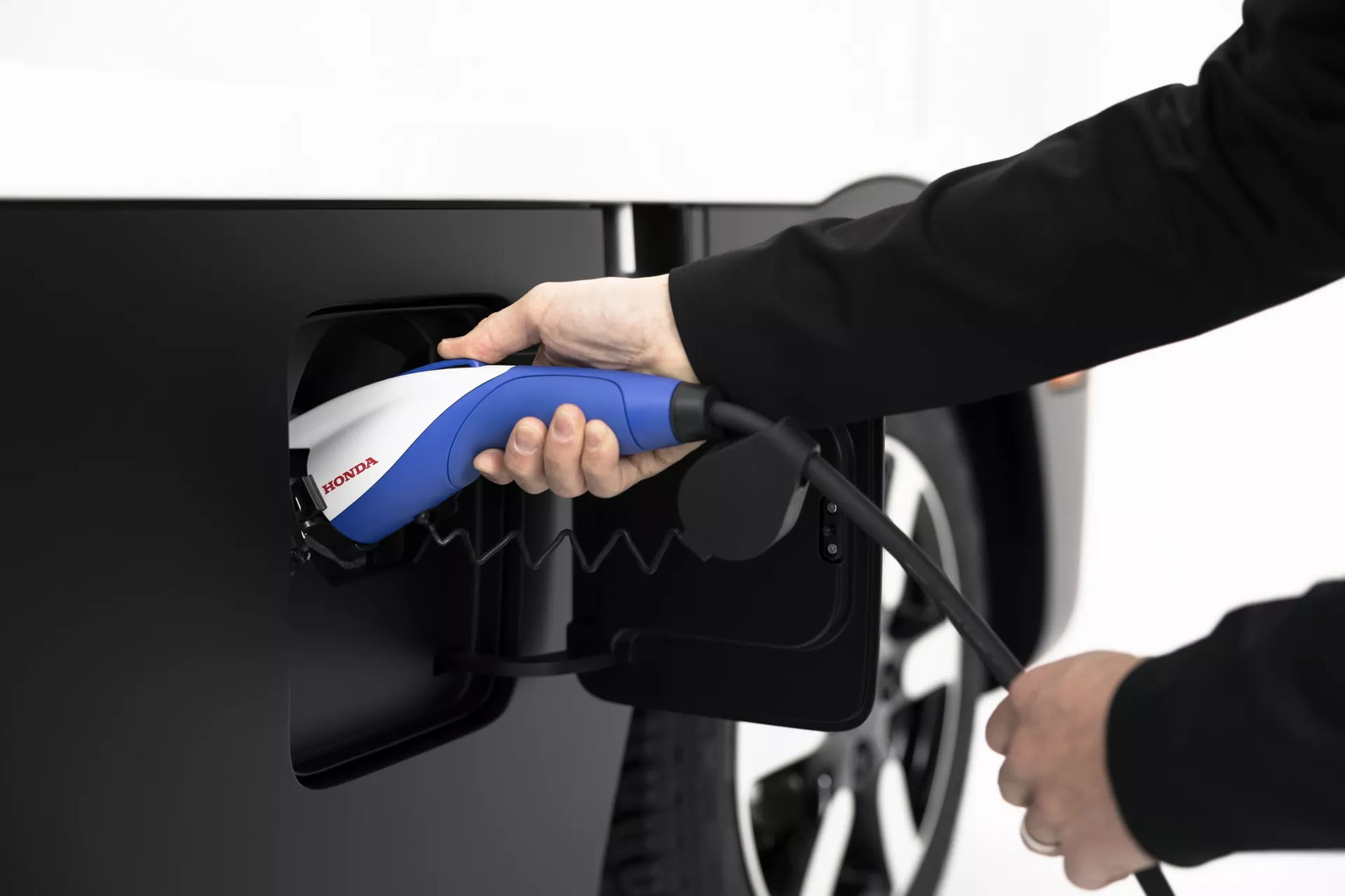 Hoe lang duurt het om 100km rijbereik bij te laden?