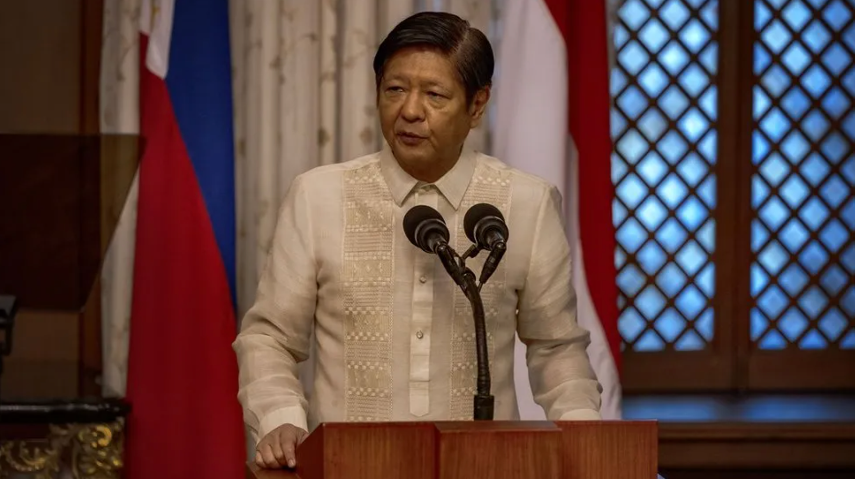 presiden filipina dikecam gara-gara pakai helikopter kepresidenan ke konser coldplay