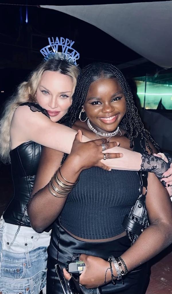 Madonna sings happy birthday to daughter Mercy during concert in New York(01)