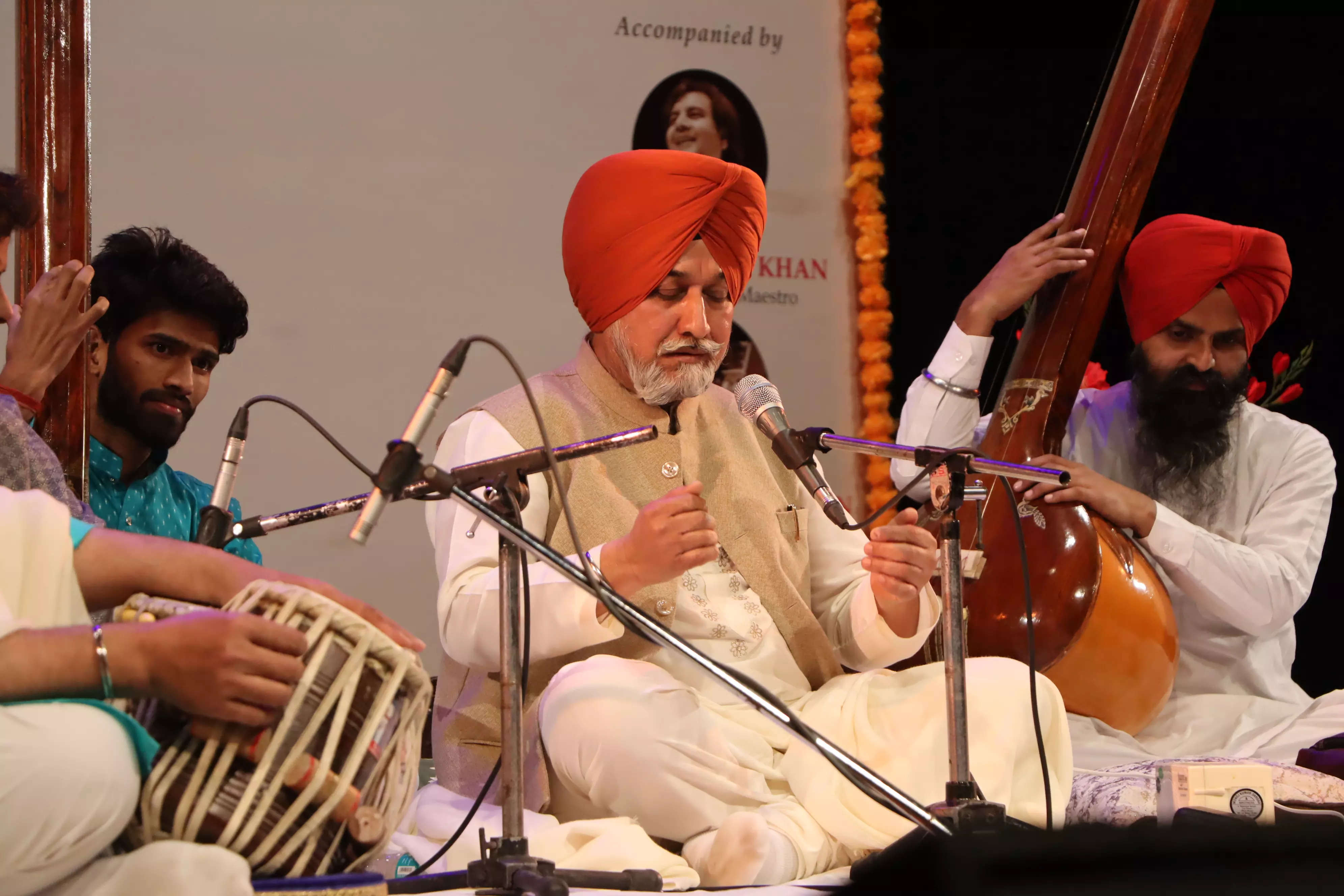 renowned hindustani classical musician dr malkit singh jandiala enthralls city