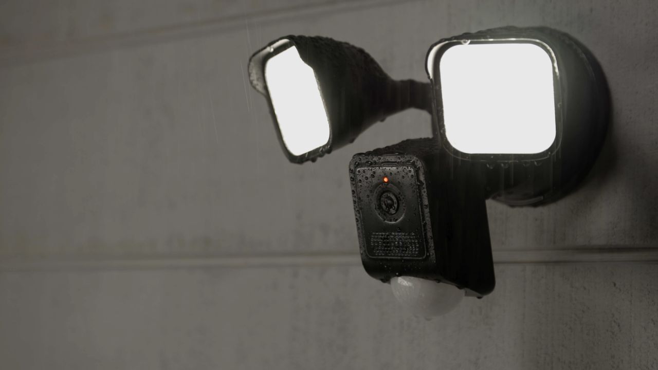 Wyze Cam Floodlight V2 Add S Tons Of New Features At A Lower Price Tag