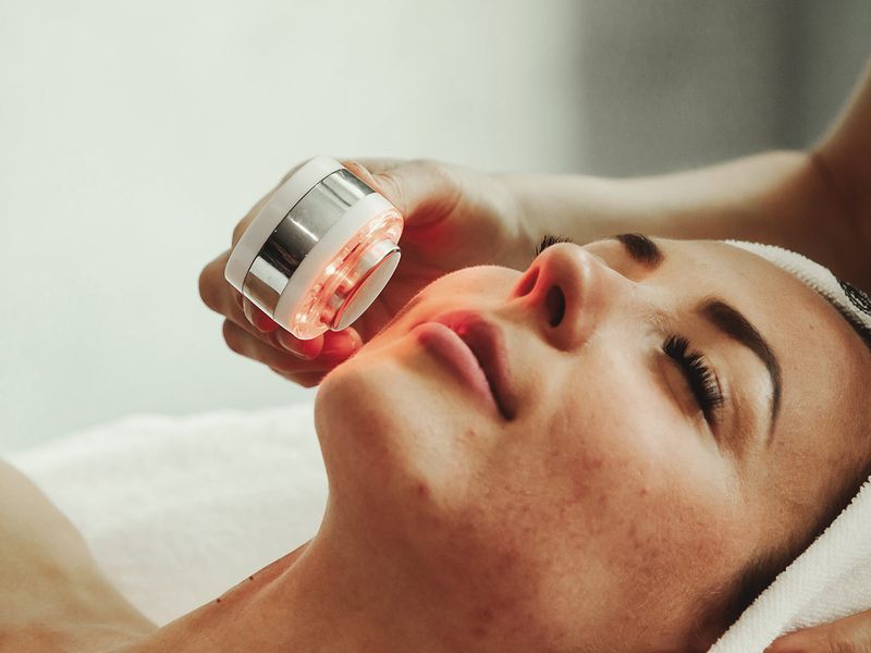 6 Best Red Light Therapy Devices That Rejuvenate The Skin In UAE For 2024   BB1h8bBq.img