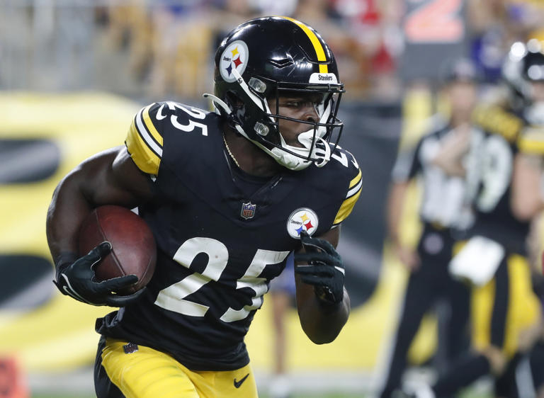 Ex-Steelers Running Back Signs with UFL Team