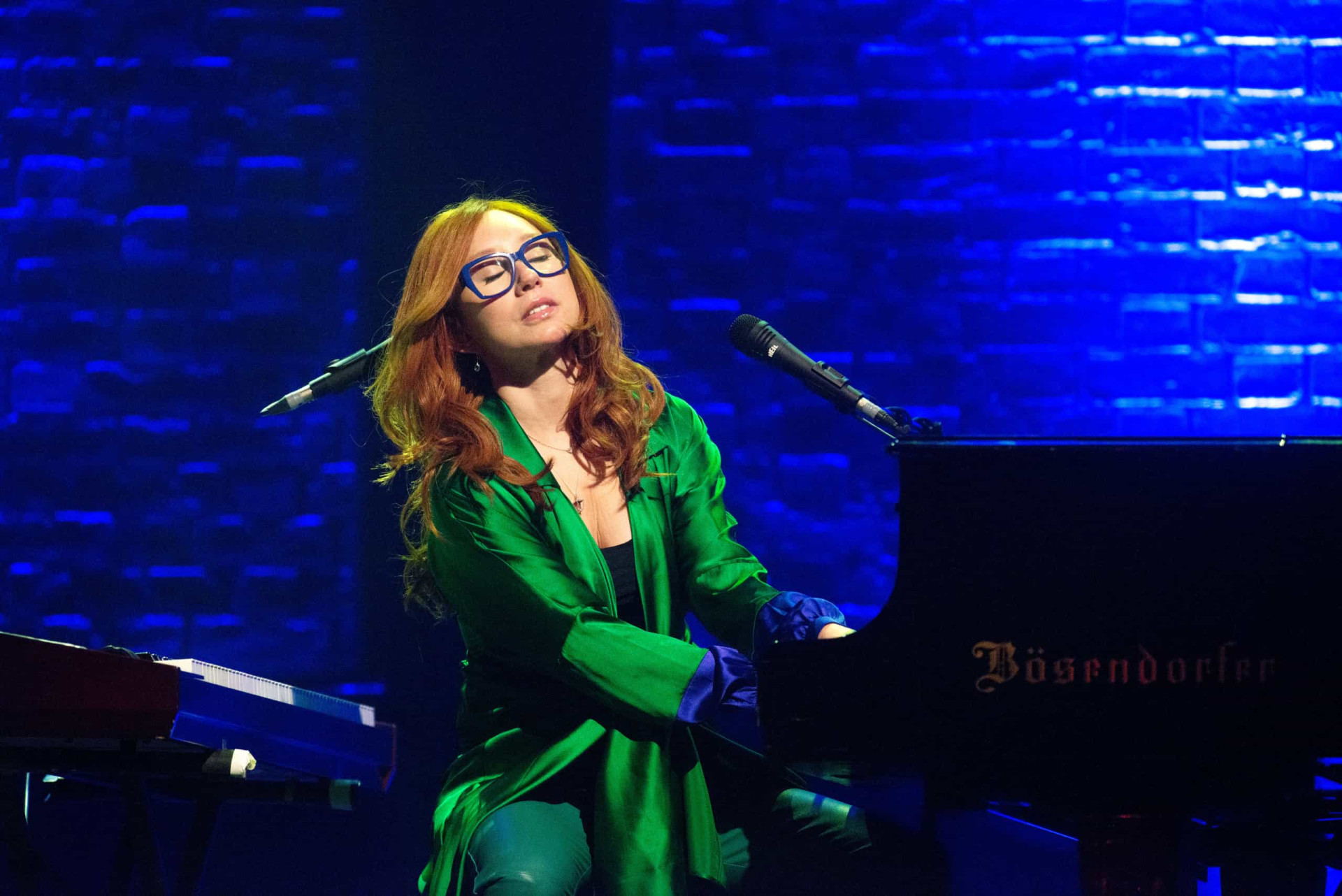 <p>A piano ballad featured on her 2014 album 'Unrepentant Geraldines,' 'Oysters' alludes to Amos coming to terms with haunting memories and self-doubt.</p><p><a href="https://www.msn.com/en-my/community/channel/vid-7xx8mnucu55yw63we9va2gwr7uihbxwc68fxqp25x6tg4ftibpra?cvid=94631541bc0f4f89bfd59158d696ad7e">Follow us and access great exclusive content every day</a></p>
