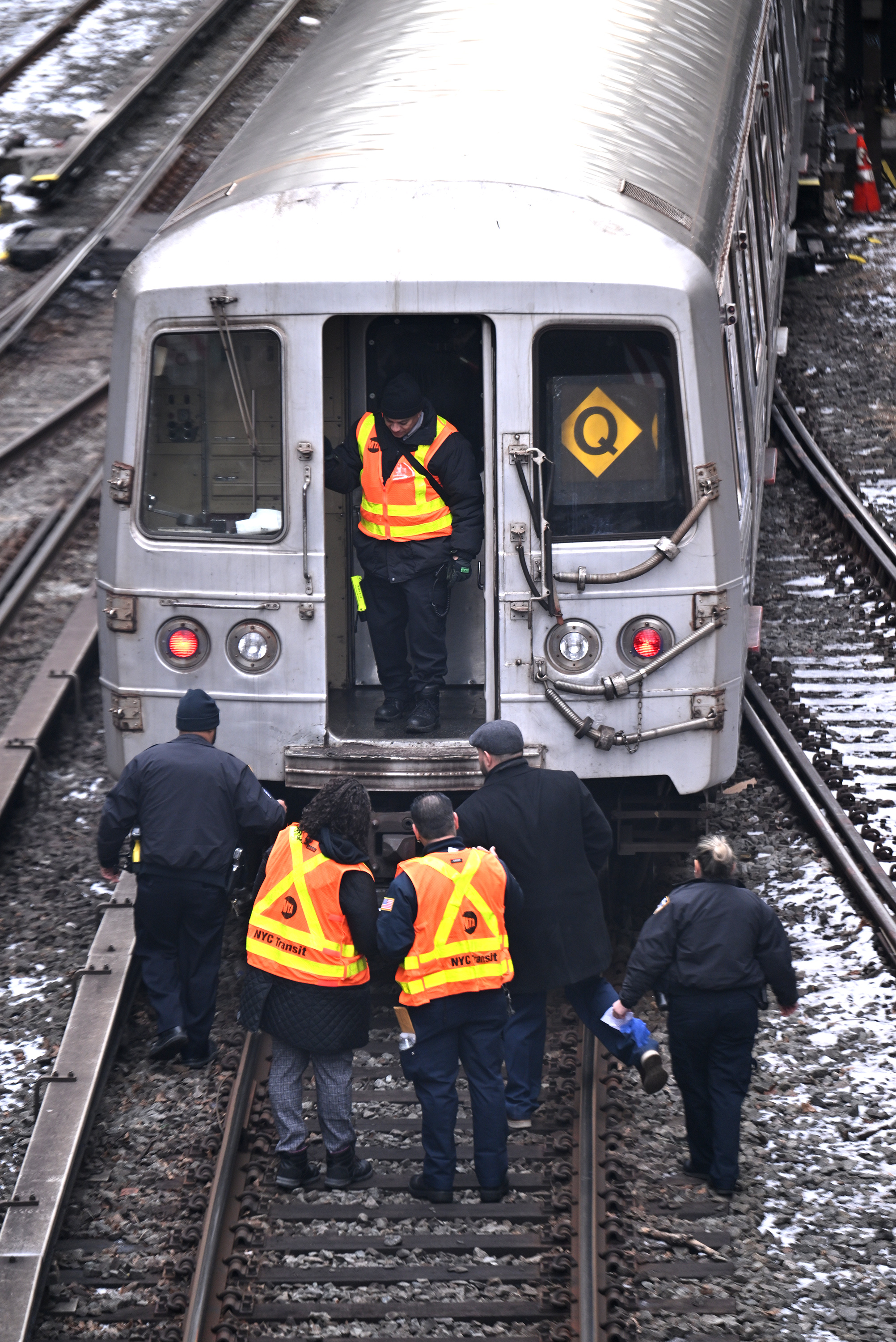 Middle-aged NYC Subway Surfer Killed After ‘going Nuts,’ Hanging On ...