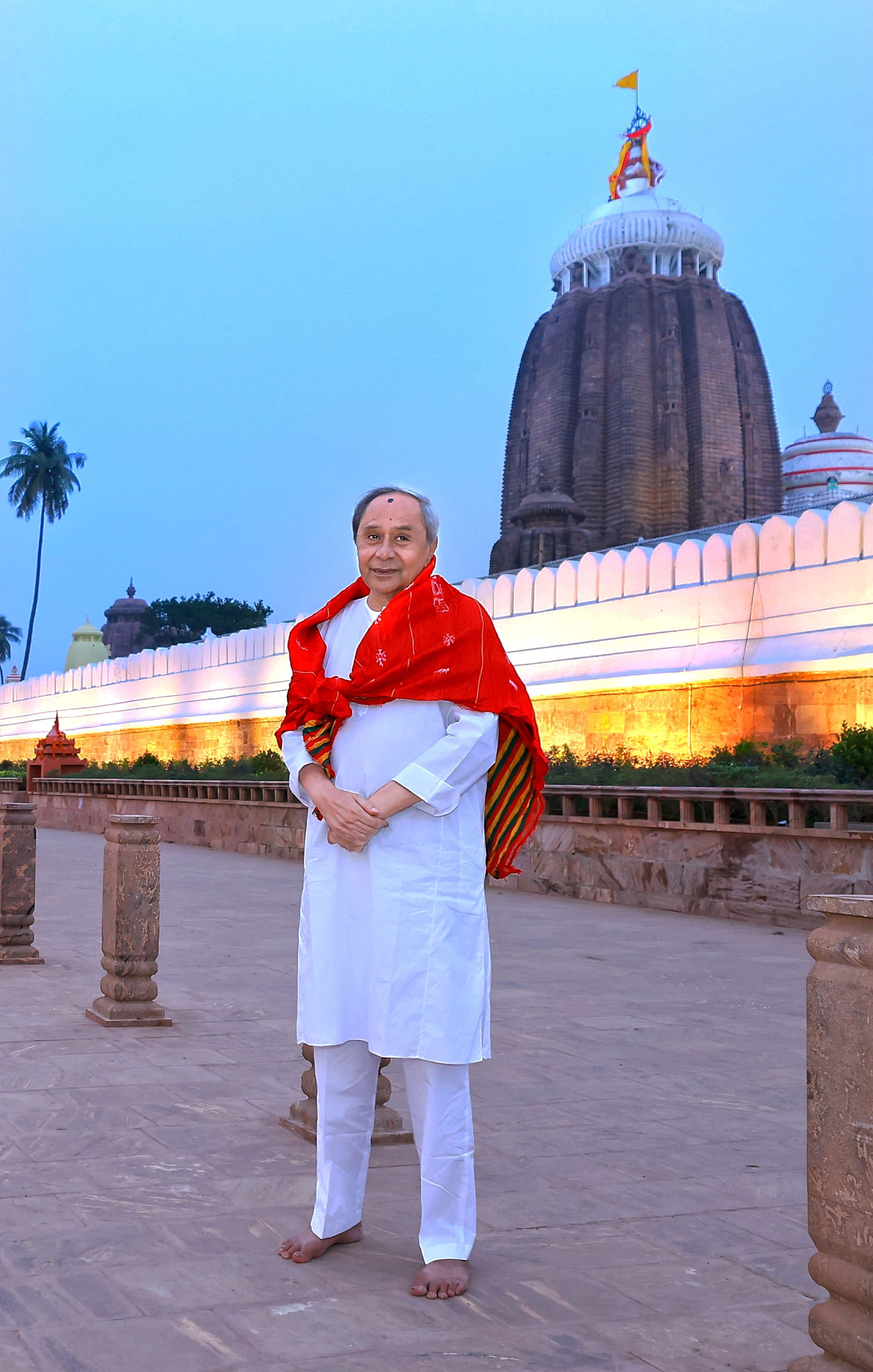 patnaik visits puri jagannath temple, walks along heritage corridor