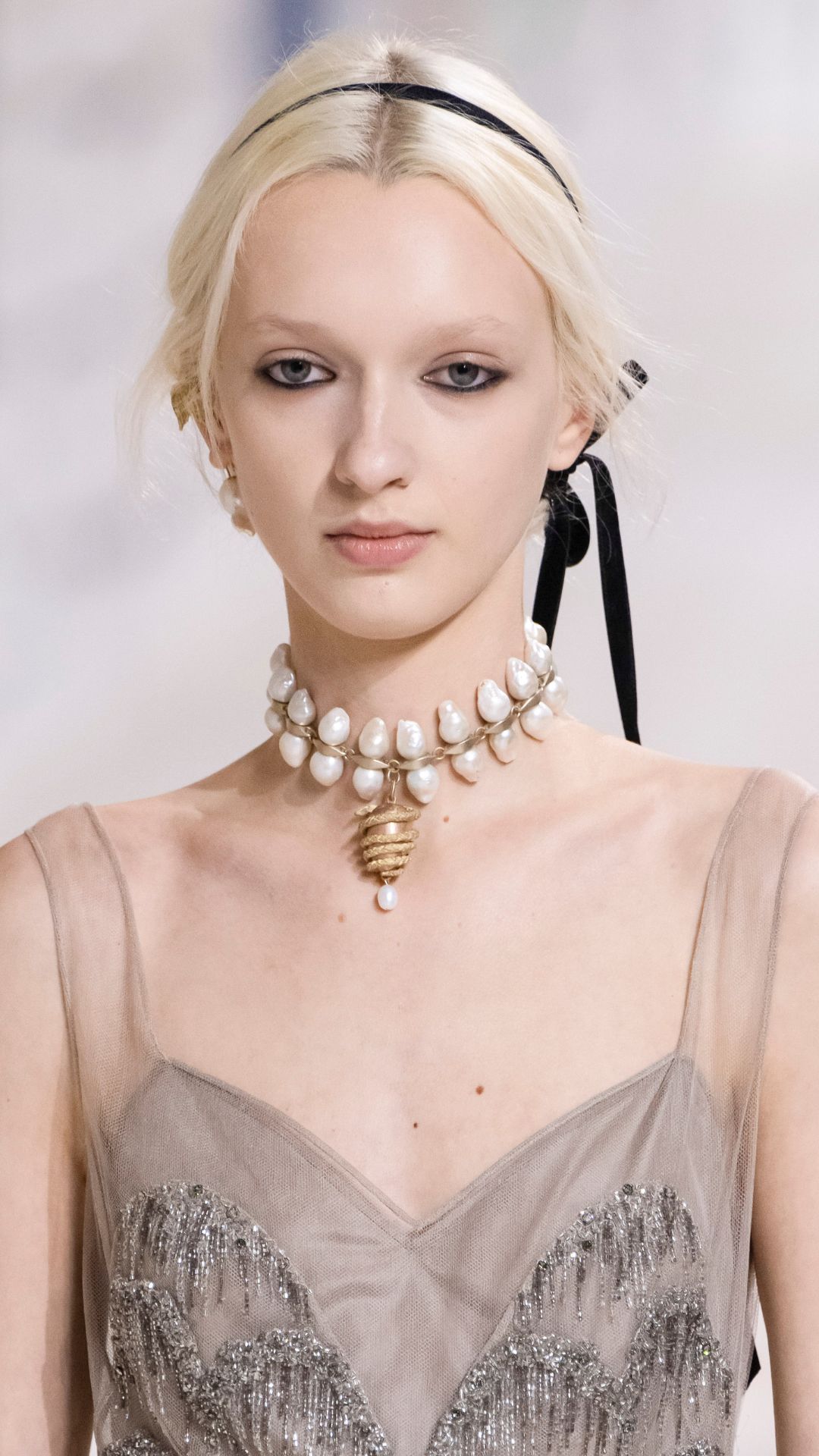 Exactly How To Recreate Dior S Grunge Glam Beauty Look At Home   BB1h9YC2.img