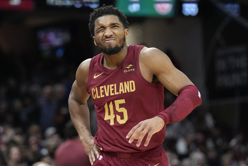 NBA: Donovan Mitchell Scores 45, Cavaliers Hold Off Pistons