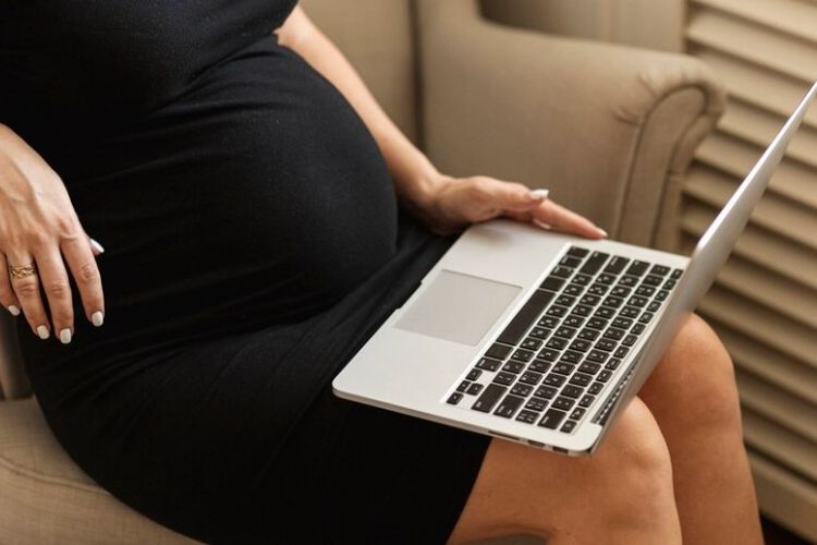 ibu hamil kelelahan bekerja bisa berdampak buruk pada kesehatan dan kehamilan, ini penjelasannya