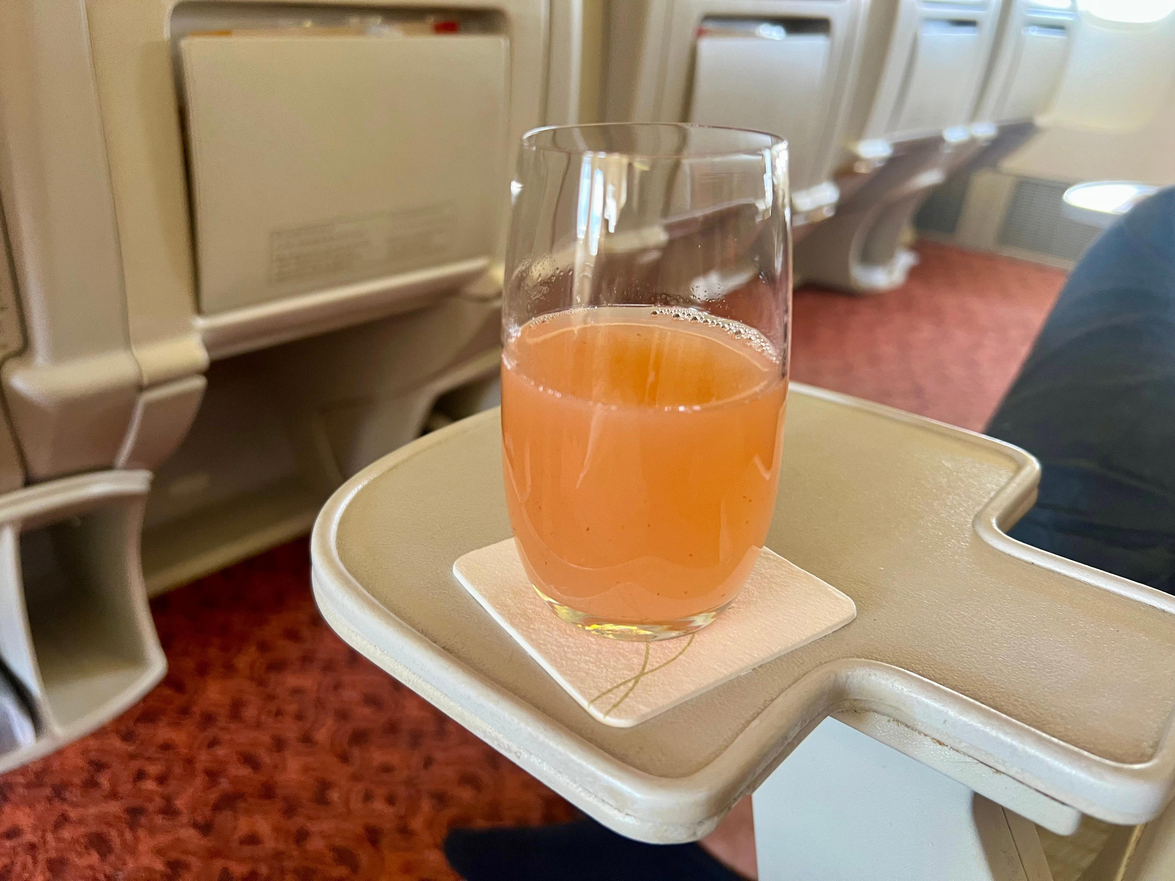 <p>The towel and drink are common perks in business class, and I thought the juice was tasty. I could've also opted for an alcoholic beverage if I wanted.</p>