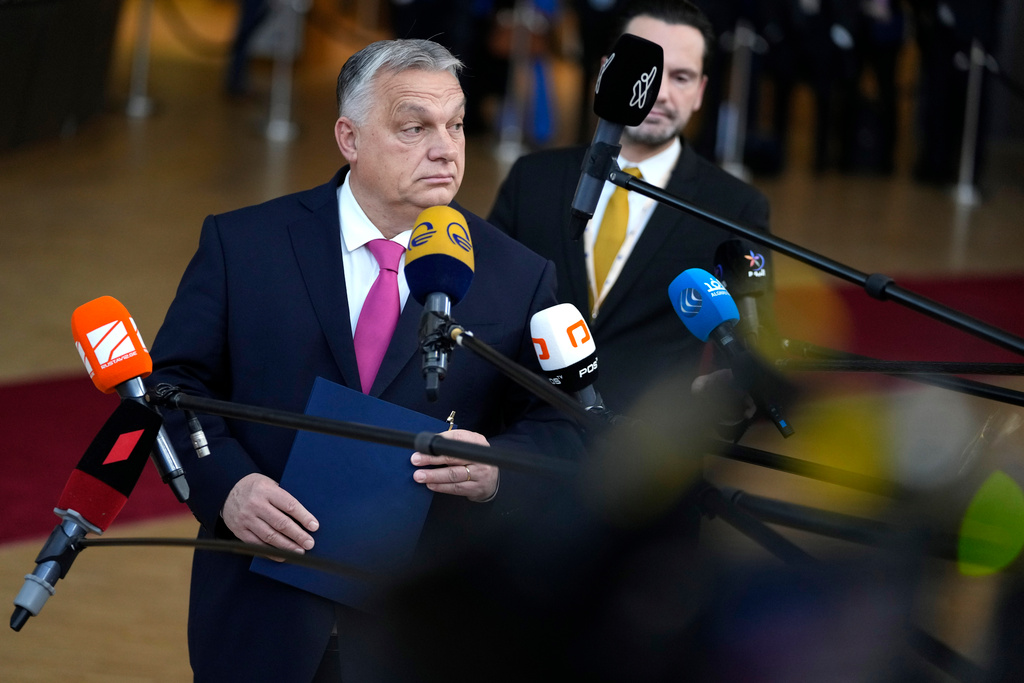 kristersson vill möta orbán efter ungerskt ja