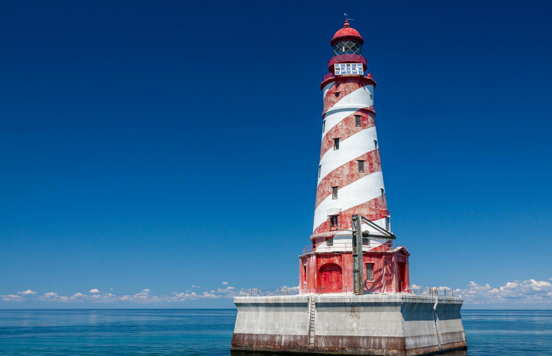 35 Beautiful Lighthouses You Can Visit In America