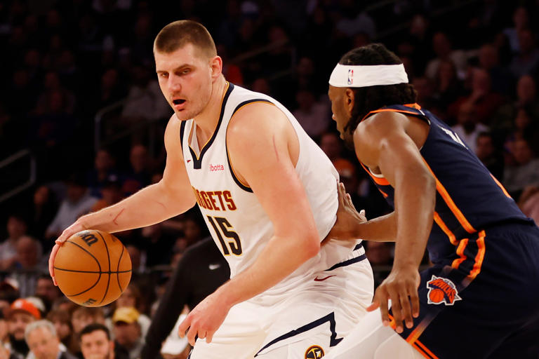 Suns vs. Warriors Predictions, picks, odds, injuries for Saturday NBA