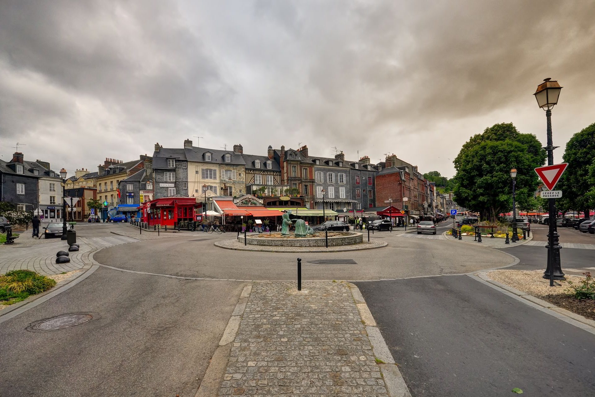 Which countries in the world have the most roundabouts?