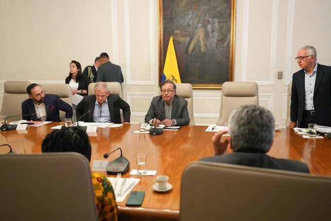 petro elevó inquietante petición a “coordinadoras de fuerzas populares”: rodear centros del poder en colombia