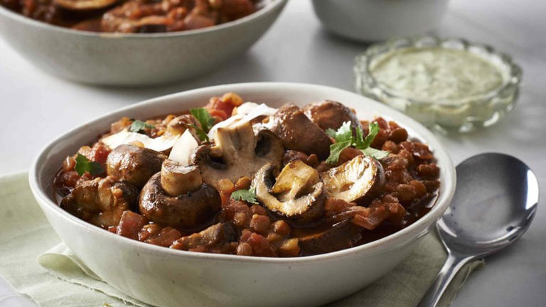 A quick and easy tomato and mushroom dhal recipe that you can add to ...