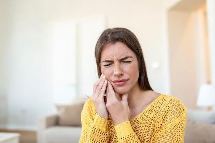 Bikin Tak Nyaman, Ini 8 Cara Mengatasi Pipi Bengkak Karena Sakit Gigi
