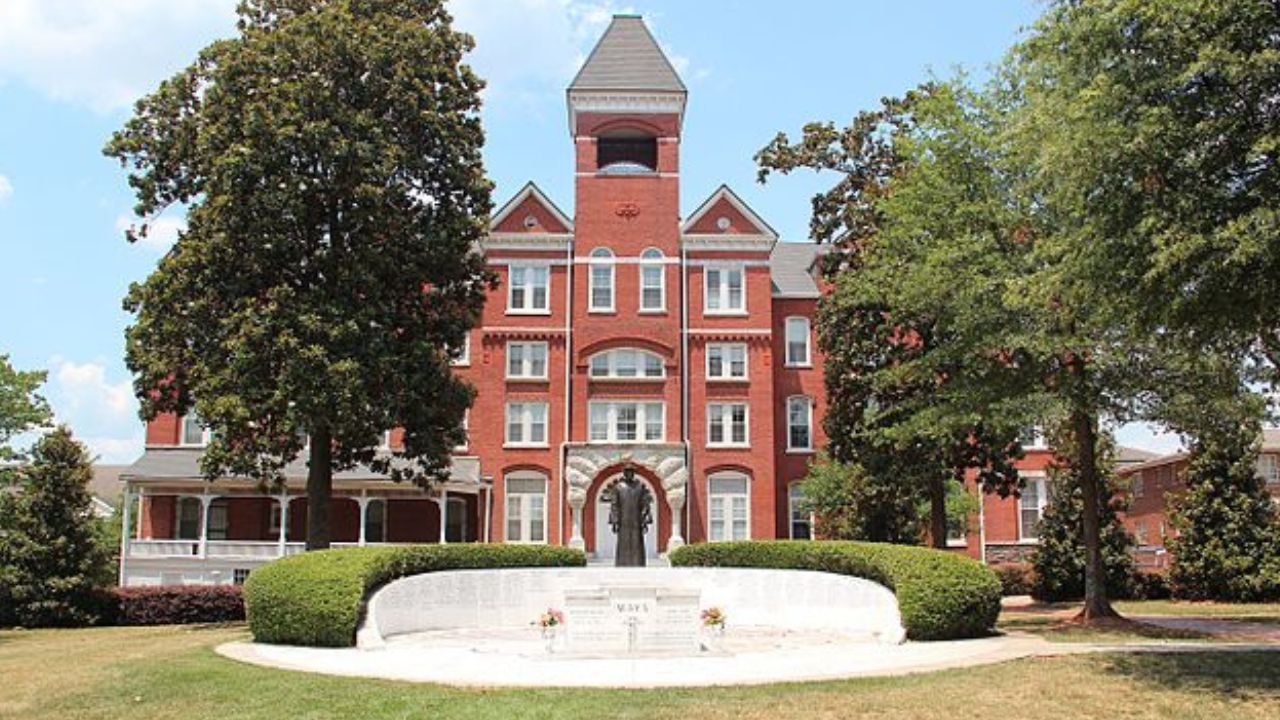 <p>A) Morehouse College<br>B) Spelman College<br>C) Clark Atlanta University<br>D) Howard University</p> <p>Hint: It is often referred to as the “House of Martin Luther King Jr.”</p>