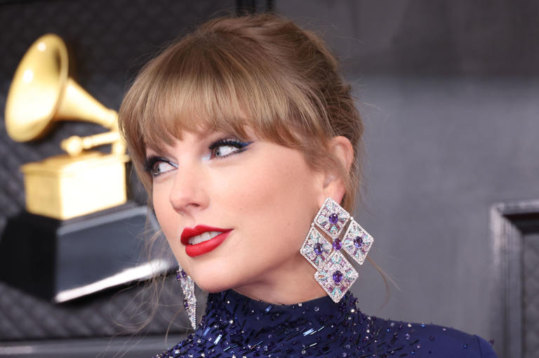 Taylor Swift is slated to attend the 2024 Grammys this weekend. (Allen J. Schaben / Los Angeles Times via Getty Images)