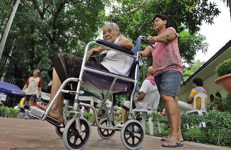 chr lauds monthly grocery discount of p500 for seniors and pwds