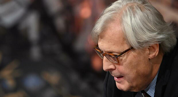 Vittorio Sgarbi si dimette da sottosegretario: «Il mio è un colpo di teatro. Insulti ai giornalisti? Non devo scusarmi»