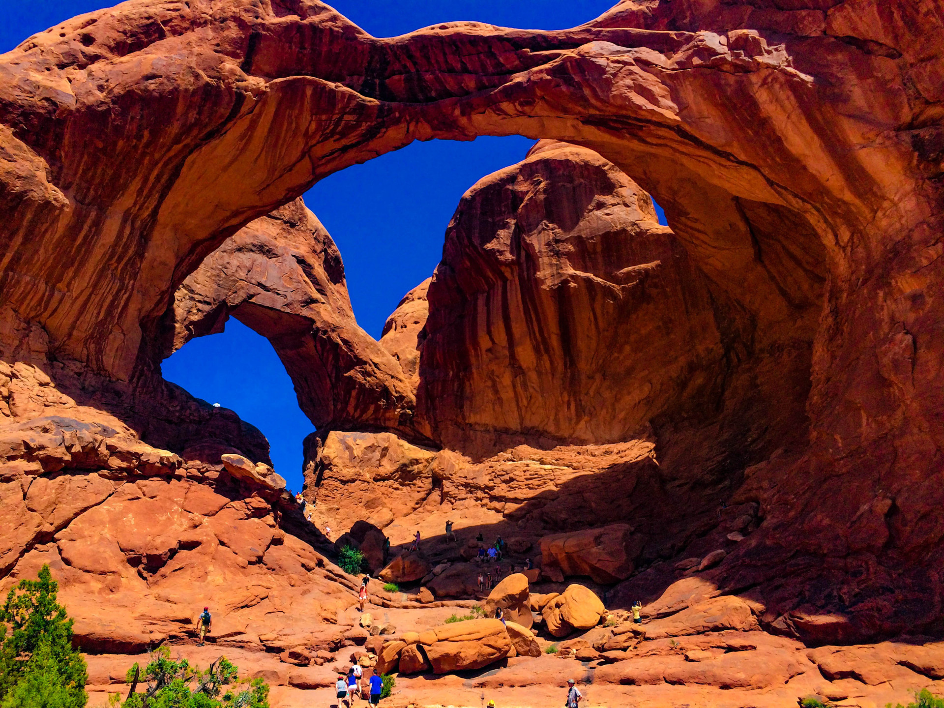 Resembling rusty horseshoes, these amazing geological anomalies are the showstoppers.
