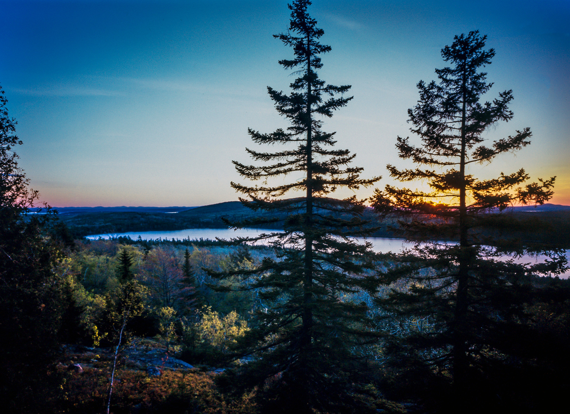 As one of the first places in the US to see the sunrise each morning, summer sees early bird crowds gathering before dawn on Cadillac Mountain to witness this romantic event.<p>You may also like:<a href="https://www.starsinsider.com/n/385052?utm_source=msn.com&utm_medium=display&utm_campaign=referral_description&utm_content=152242en-en"> Things you've been doing wrong all this time</a></p>