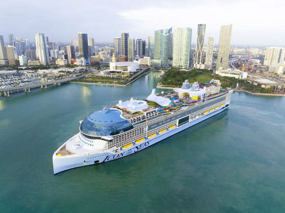 Το Icon of the Seas της Royal Caribbean μπορεί να μεταφέρει σχεδόν 10.000 ανθρώπους, επιβάτες και πλήρωμαRoyal Caribbean International