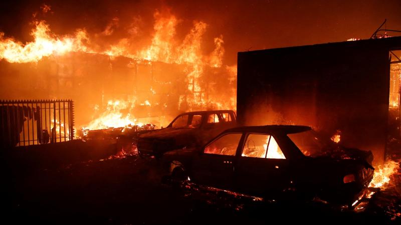 les images impressionnantes des feux de forêt au chili, une dizaine de morts redoutés