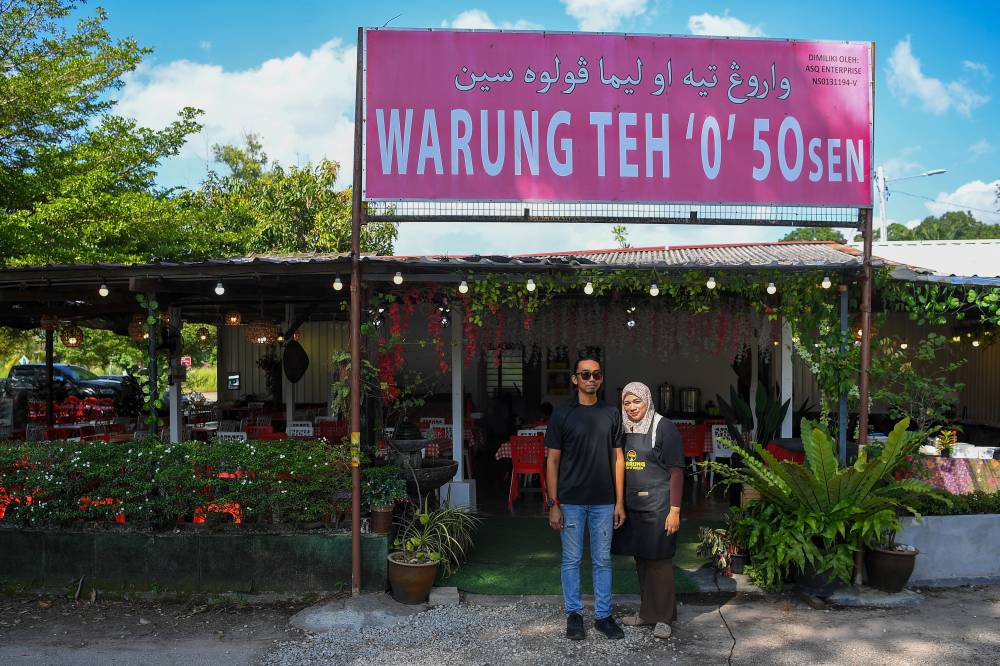 couple sells tea at 50 sen to repay donors' kindness
