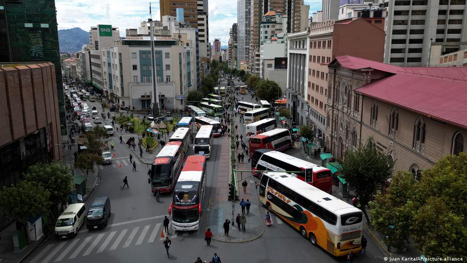 Seguidores De Morales Pausan Bloqueos De Rutas En Bolivia