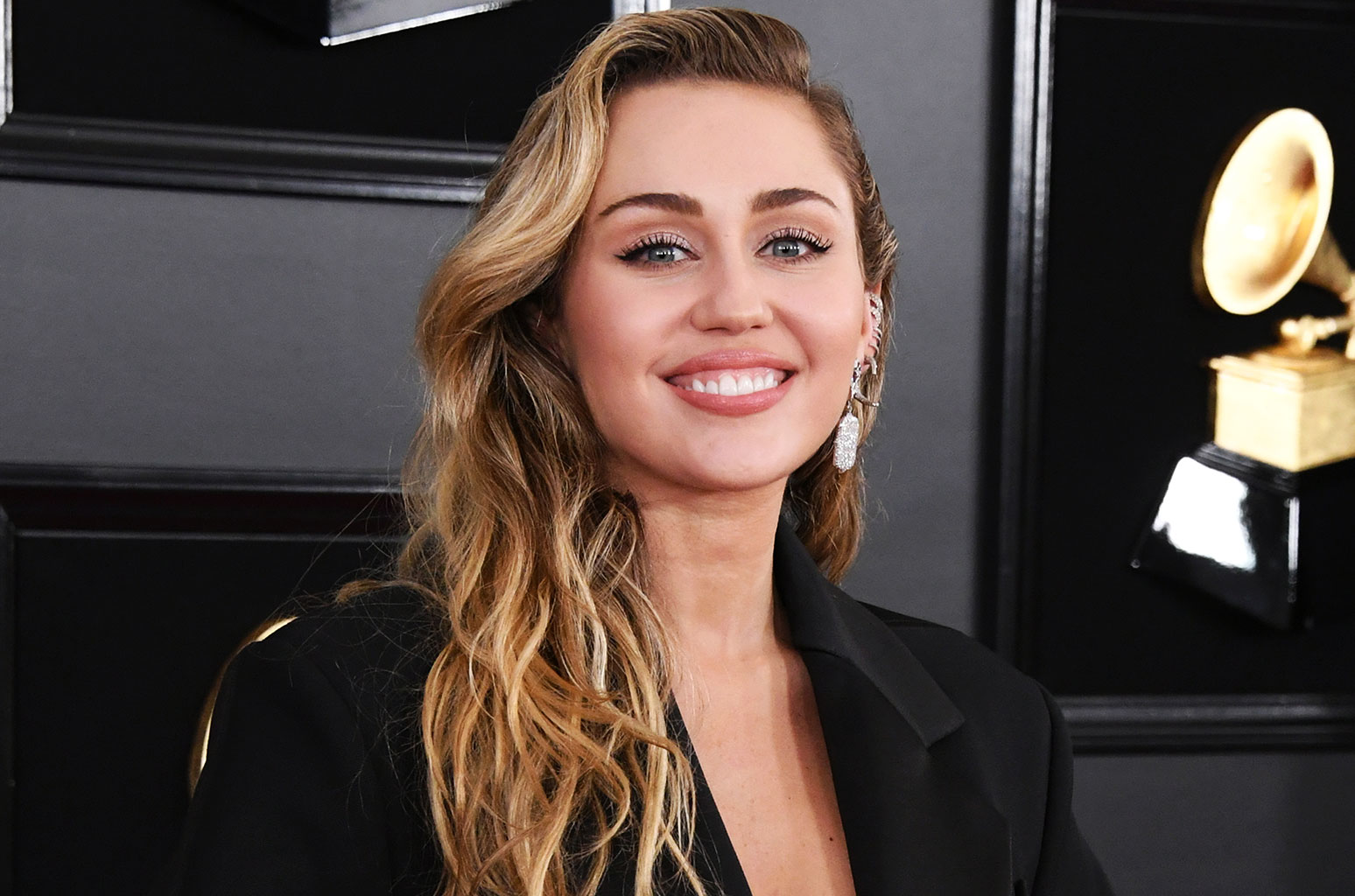 miley cyrus to perform on 2024 grammy awards