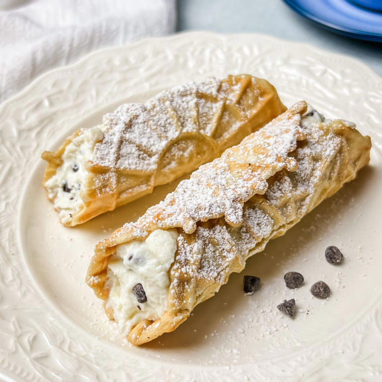 Delicious Cannoli Pizzelle Recipe with Italian Filling