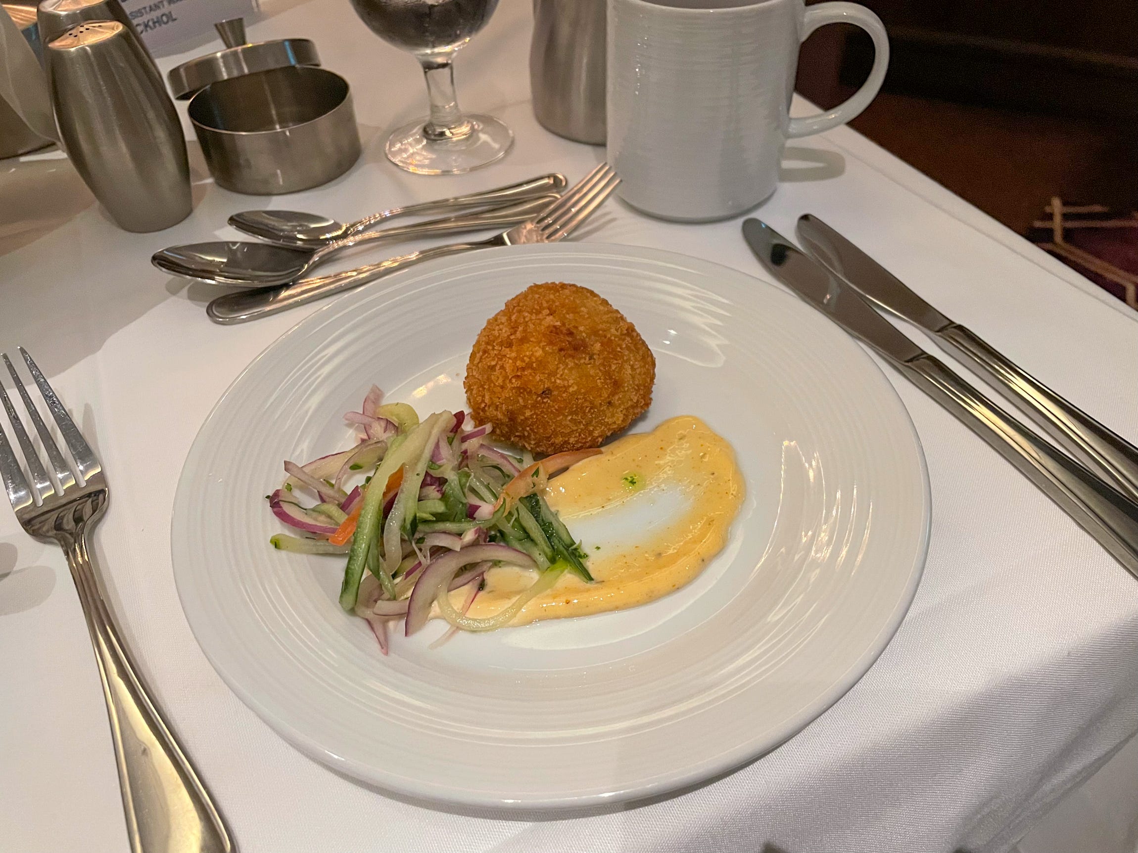 <p>But my dinner there was uneventful, and my supposedly beloved crab cake was crumbly and over-salted.</p><p>I still ate all of it.</p>