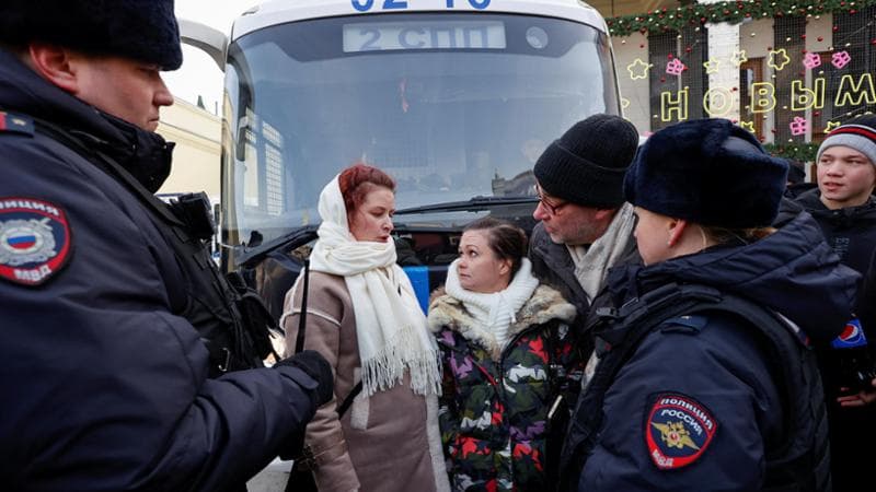 mosca, scendono in piazza le mogli dei mobilitati in ucraina. fermate 27 persone
