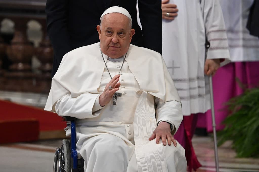 grippé, le pape françois annule ses audiences lundi matin, comme il l'avait déjà fait samedi