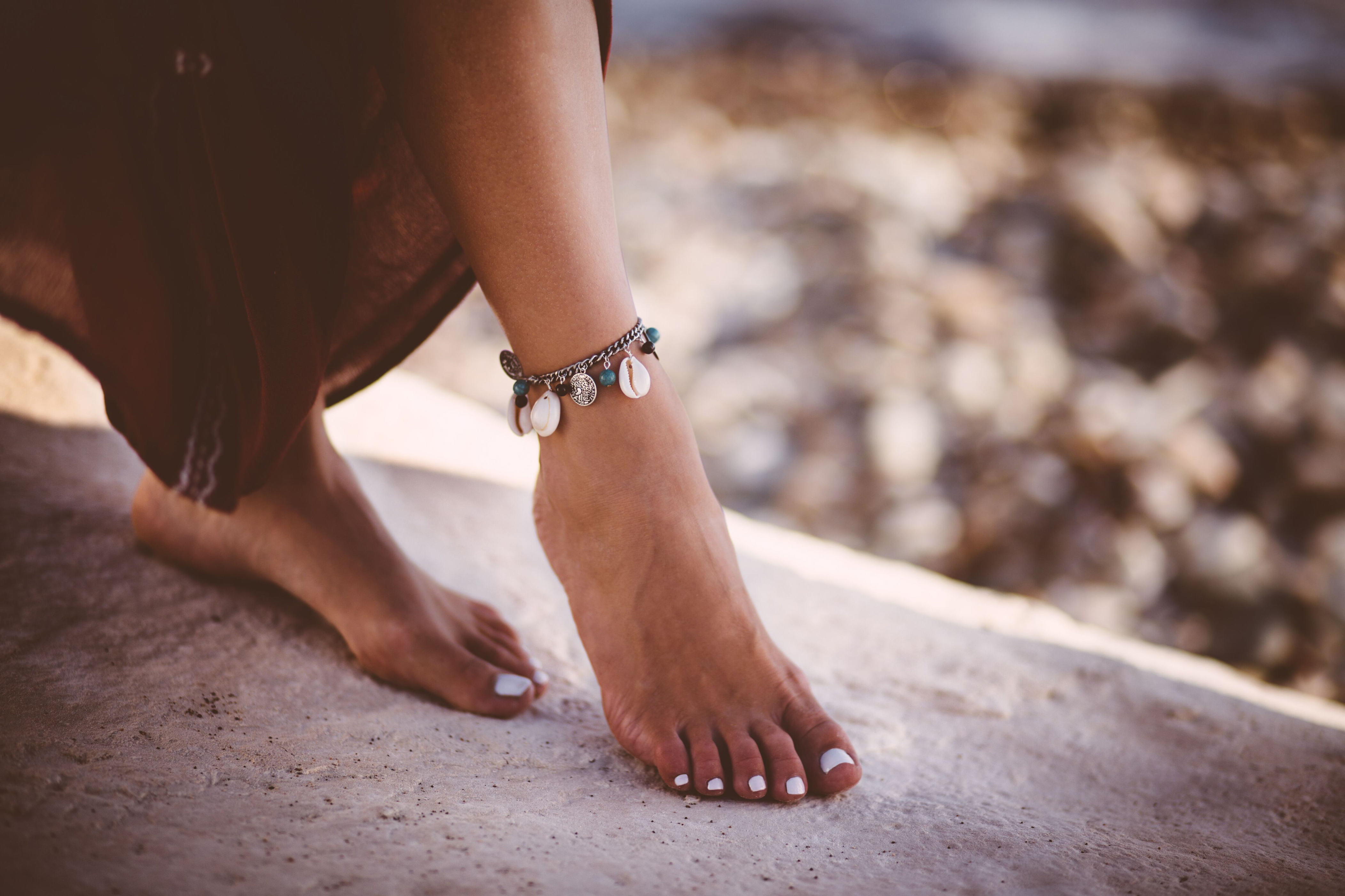 ¿cuál es el significado que tiene una pulsera en el tobillo izquierdo de una mujer?