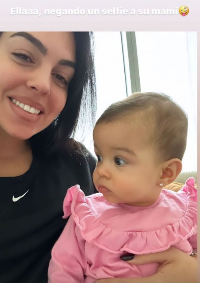 Bella Esmeralda, La Hija Pequeña De Georgina Rodríguez Y Cristiano, Ha ...