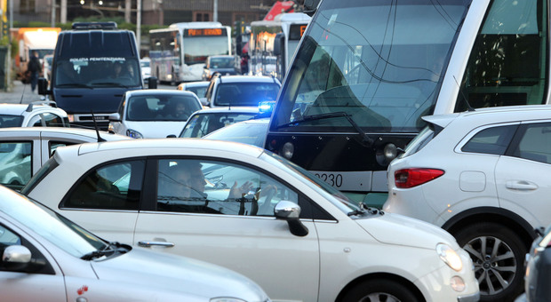 Smog A Roma, è Allarme: Blocco (parziale) Del Traffico Domenica E ...