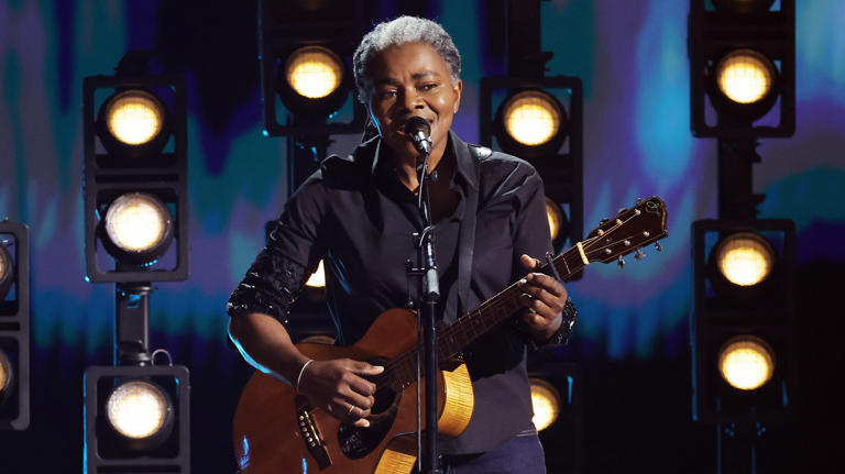 Tracy Chapman performing 'Fast Car' with Luke Combs at the Grammys.