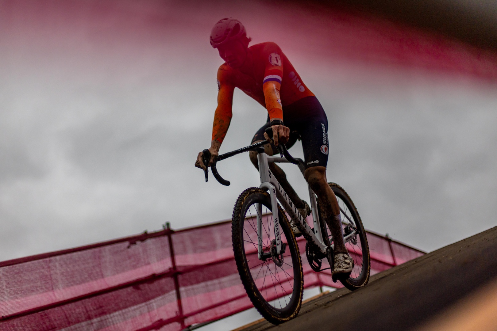 van der poel logra en tabor su sexto título de campeón del mundo de ciclocrós