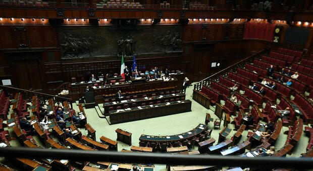 Concorso Camera dei deputati, record di domande per 125 posizioni d’oro. Stipendi fino a 100mila euro