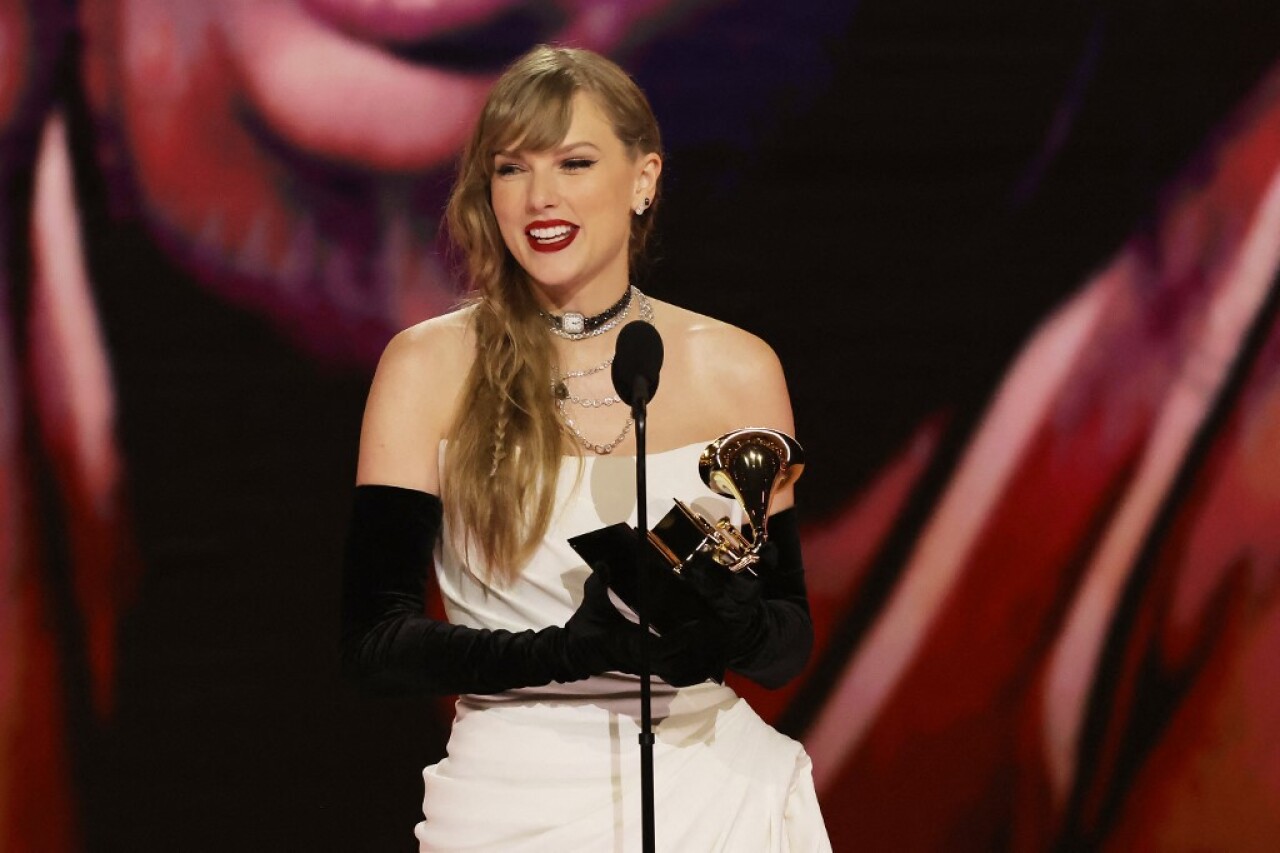 Taylor Swift Sorprende A Sus Fans En Los Grammys Y Anuncia Nuevo Lbum   BB1hM7tO.img