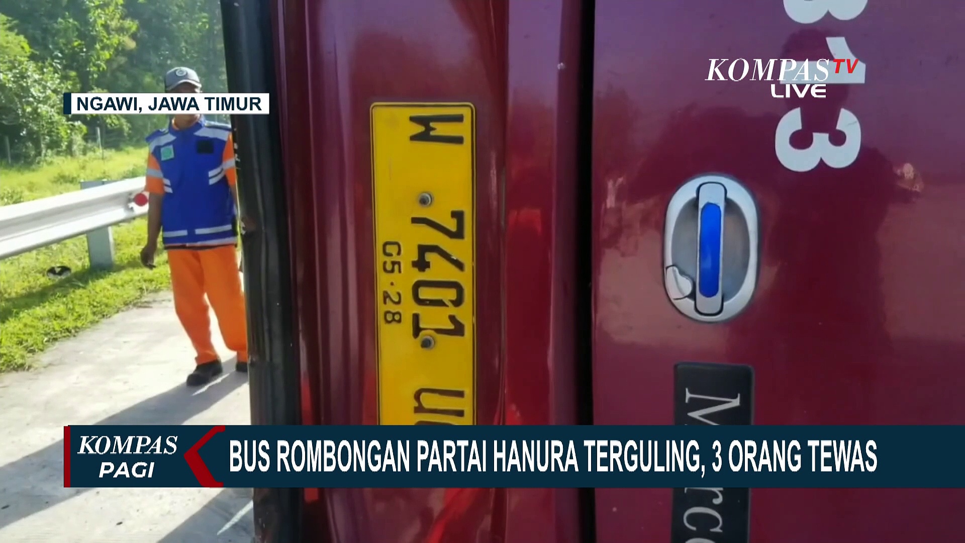 Rekaman Detik-Detik Bus Rombongan Partai Hanura Terguling Di Tol Ngawi ...