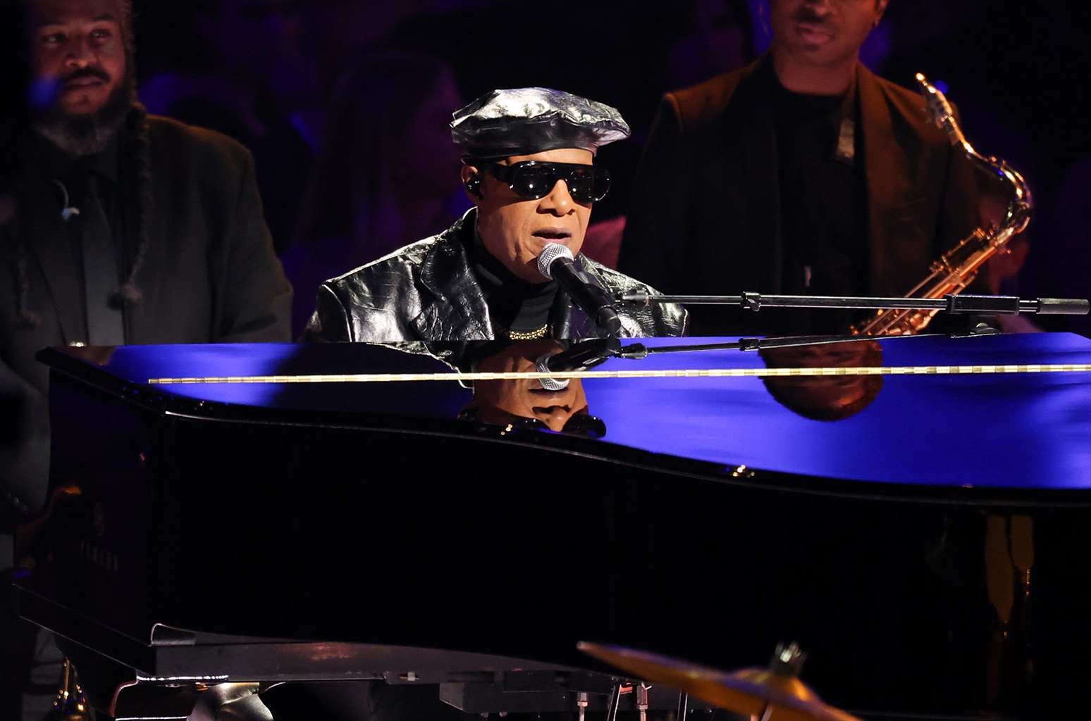 Stevie Wonder Annie Lennox Jon Batiste Honor Late Music Legends At   BB1hMlwz.img